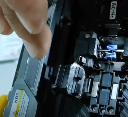 Arc welding in the BAUDCOM optical fiber fusion splicer