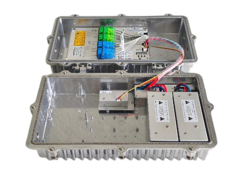 Outdoor EDFA Amplifier with 8 Outputs and WDM 